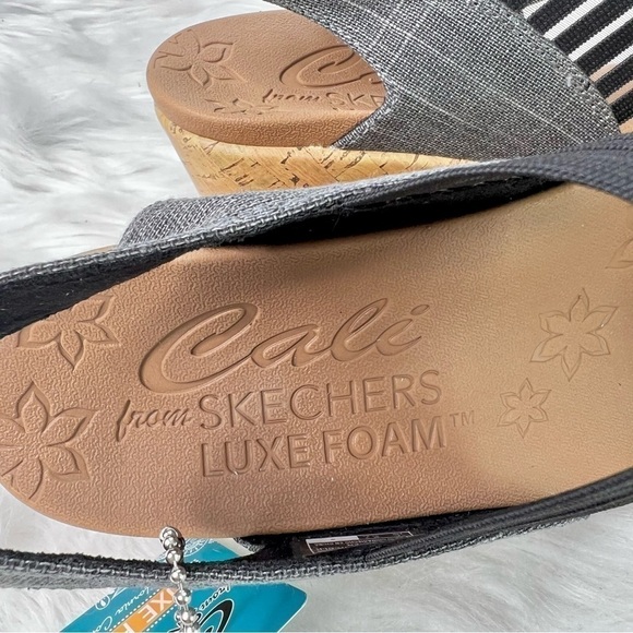 New Women’s Skechers Beverlee Smitten Kitten Wedge Sandal Size 10 - Picture 7 of 8